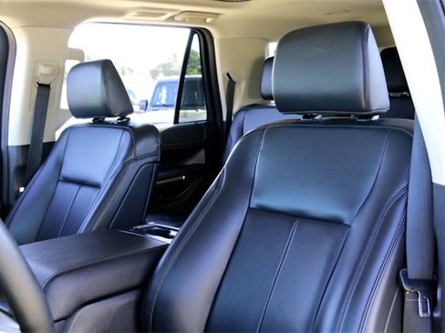 Used 2024 Ford Expedition Max XLT image 11