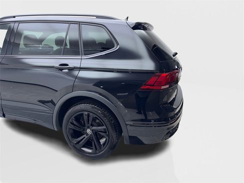 Used 2024 Volkswagen Tiguan SE R-Line image 17
