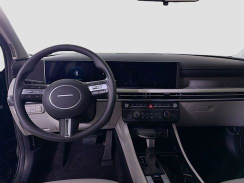 Used 2025 Hyundai Tucson SE image 23