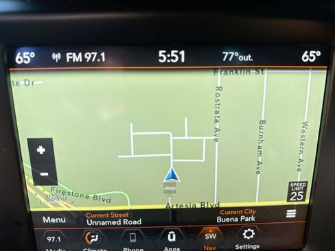 Used 2022 Jeep Renegade Latitude AWD/4WD image 18