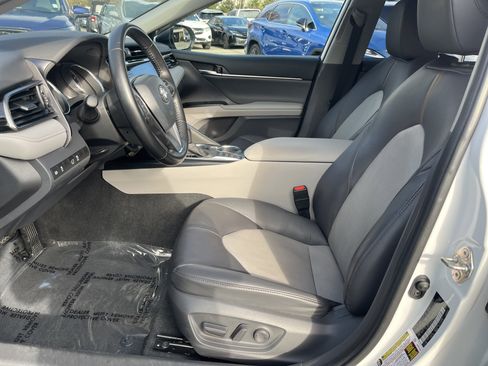 Used 2020 Toyota Camry XLE image 17