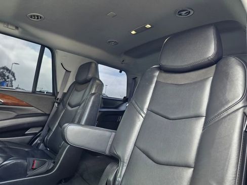 Used 2019 Cadillac Escalade Premium Luxury image 19