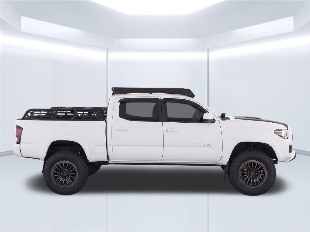 Used 2017 Toyota Tacoma TRD Off-Road AWD/4WD image 10
