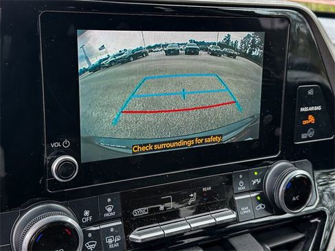 Certified 2023 Toyota Highlander LE image 14