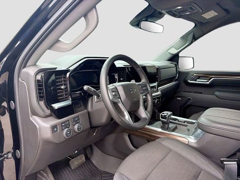 Used 2025 Chevrolet Silverado 1500 LT Trail Boss w/ Convenience Package II image 9