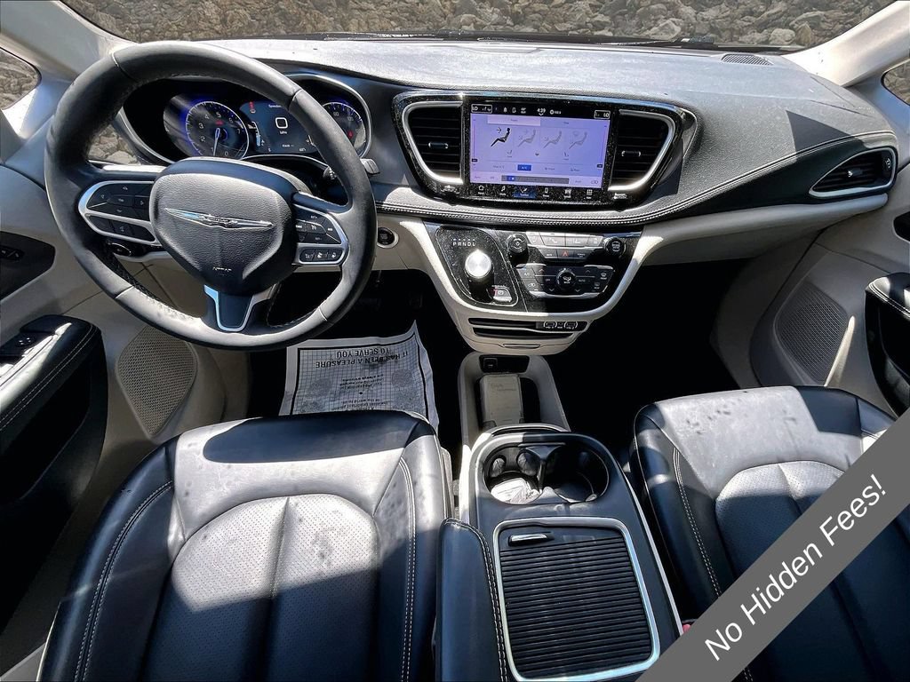 Used 2024 Chrysler Pacifica Touring-L FWD image 13