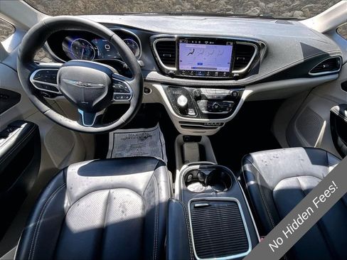 Used 2024 Chrysler Pacifica Touring-L FWD image 13