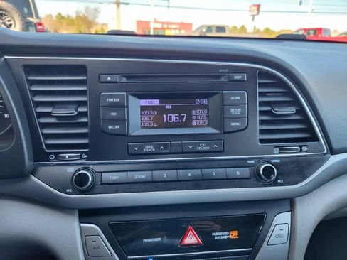 Used 2017 Hyundai Elantra SE image 23