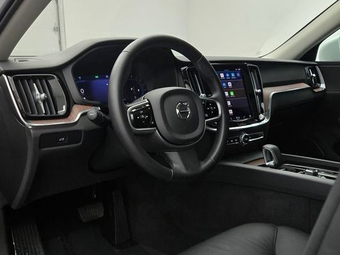 Used 2025 Volvo V60 B5 Cross Country Plus image 23