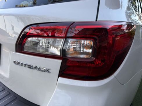 Used 2019 Subaru Outback 2.5i Limited w/ Popular Package #2 AWD/4WD image 12