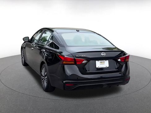 Used 2025 Nissan Altima 2.5 SV FWD image 11