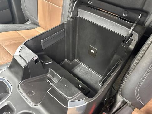 Used 2023 Chevrolet Silverado 1500 High Country w/ Technology Package AWD/4WD image 28