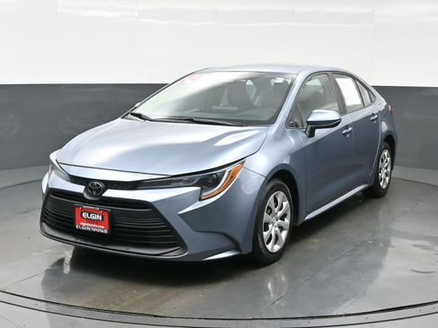 Used 2024 Toyota Corolla LE FWD image 2