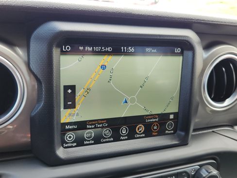 Used 2018 Jeep Wrangler Unlimited Sahara AWD/4WD image 18