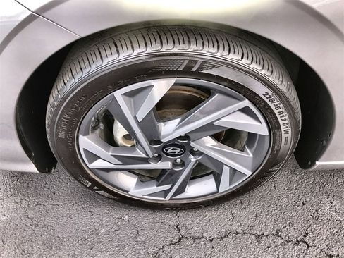 Used 2024 Hyundai Elantra SEL w/ Convenience Package image 10
