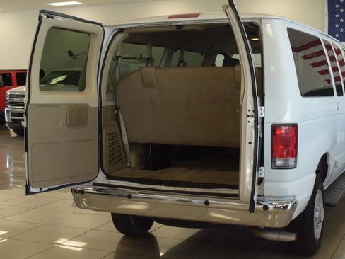 Used 2014 Ford E-350 and Econoline 350 XLT RWD image 35