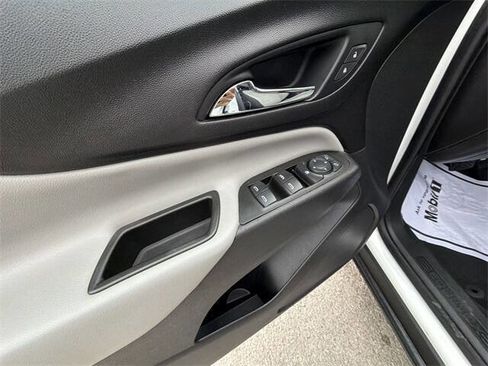 Used 2020 Chevrolet Equinox LS image 22