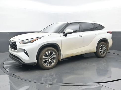 Used 2026 Toyota Highlander XLE image 8