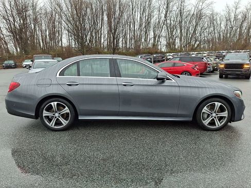 Used 2017 Mercedes-Benz E 300 4MATIC image 7