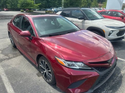 Certified 2018 Toyota Camry SE w/ Moonroof Package FWD image 4