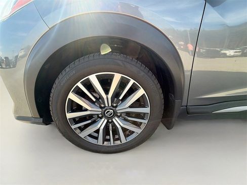 Used 2021 Nissan Kicks SR w/ Exterior Package image 31
