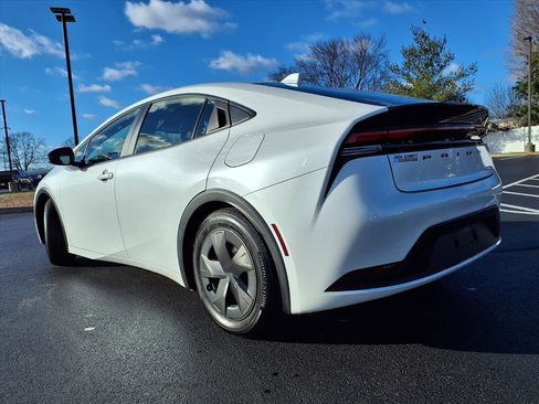 Used 2025 Toyota Prius LE image 27