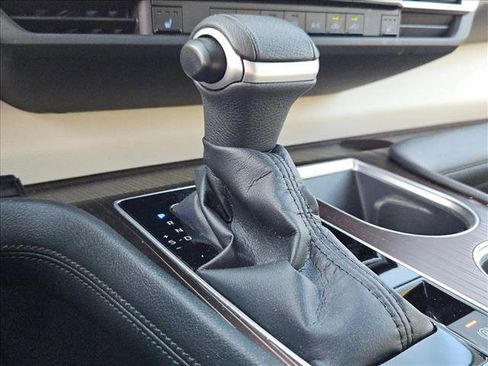 Used 2023 Toyota Sienna XLE image 9