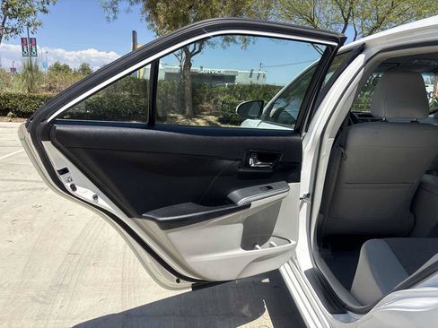 Used 2012 Toyota Camry LE FWD image 10