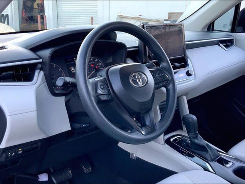 Used 2025 Toyota Corolla Cross L image 17