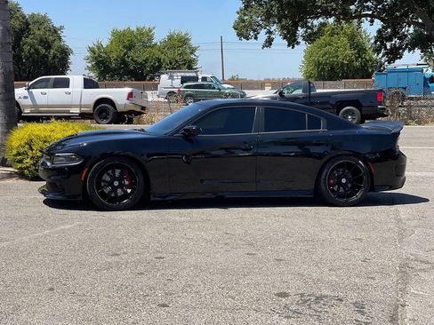 Used 2017 Dodge Charger R/T RWD image 3