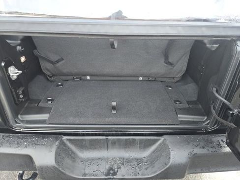 Used 2025 Jeep Wrangler Sport image 27