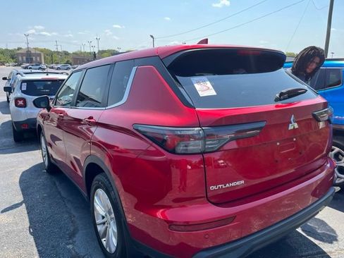 Used 2025 Mitsubishi Outlander ES FWD image 3