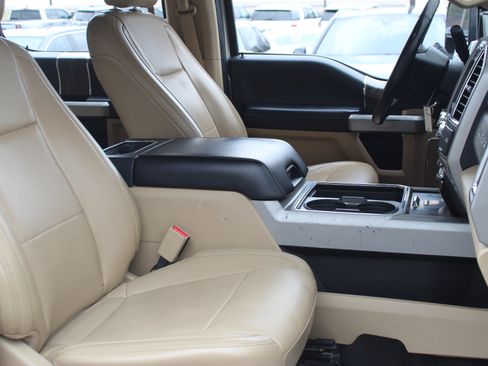 Used 2017 Ford F250 Lariat w/ Chrome Package image 32