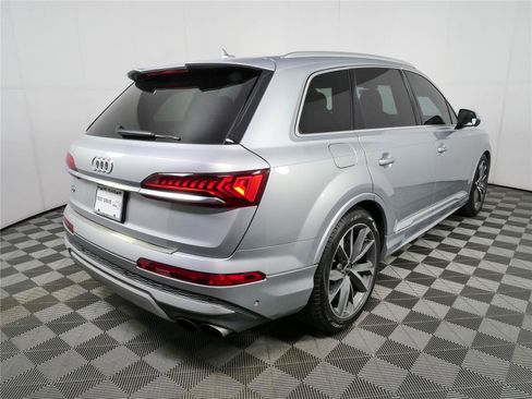 Used 2022 Audi SQ7 Premium Plus w/ SQ7 Executive Package AWD/4WD image 3