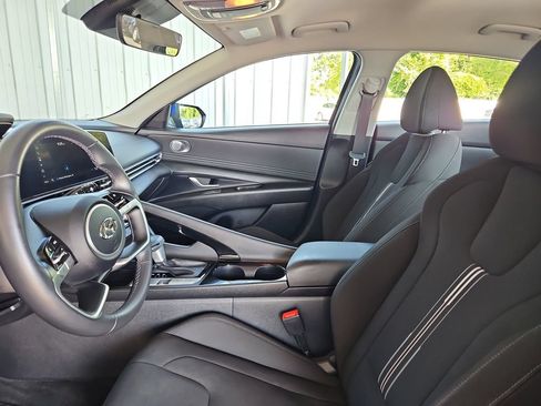 Used 2023 Hyundai Elantra SEL w/ Convenience Package FWD image 22