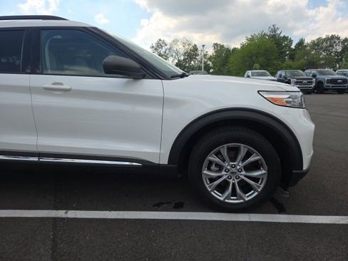 Used 2021 Ford Explorer XLT w/ Equipment Group 202A AWD/4WD image 4