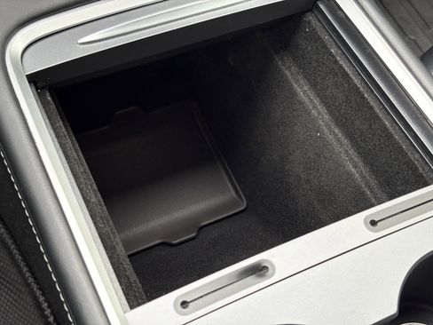 Used 2023 Tesla Model Y Long Range image 24