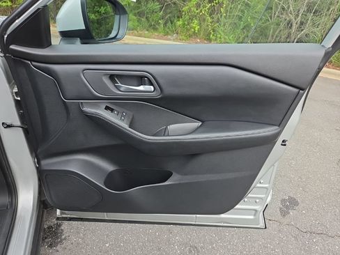 Certified 2025 Nissan Rogue SV FWD image 39