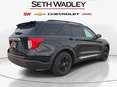 Used 2021 Ford Explorer XLT image 3