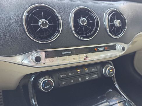 Used 2022 Kia Stinger GT-Line w/ Sun & Sound Package RWD image 20