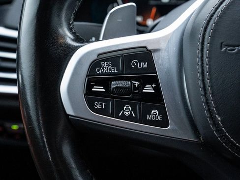 Used 2022 BMW X7 M50i image 17