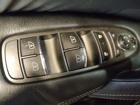 Used 2017 Nissan Armada Platinum image 27