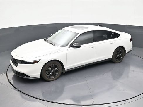 Used 2025 Honda Accord SE image 13