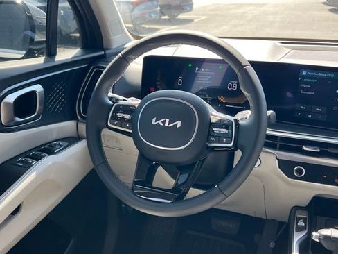 Certified 2025 Kia Sorento EX w/ Panoramic Sunroof Package AWD/4WD image 14