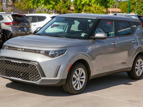 Used 2024 Kia Soul LX FWD image 9
