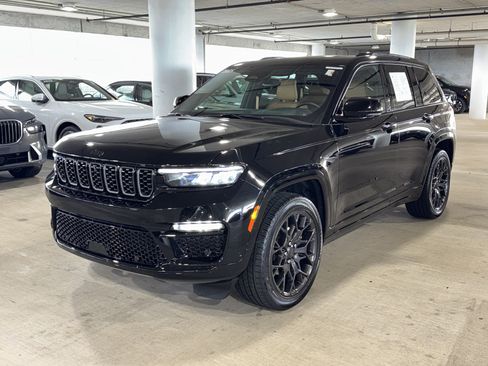 Used 2025 Jeep Grand Cherokee Summit w/ Obsidian Package AWD/4WD image 4