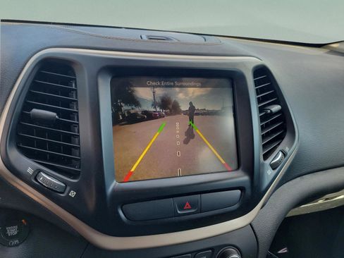 Used 2016 Jeep Cherokee Limited image 22