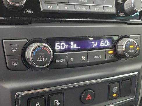 Used 2024 Nissan Titan SV w/ SV Convenience Package RWD image 30