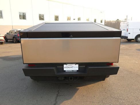 Used 2024 Tesla Cybertruck AWD Crew Cab image 4
