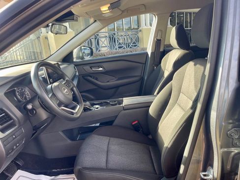 Used 2024 Nissan Rogue SV image 11